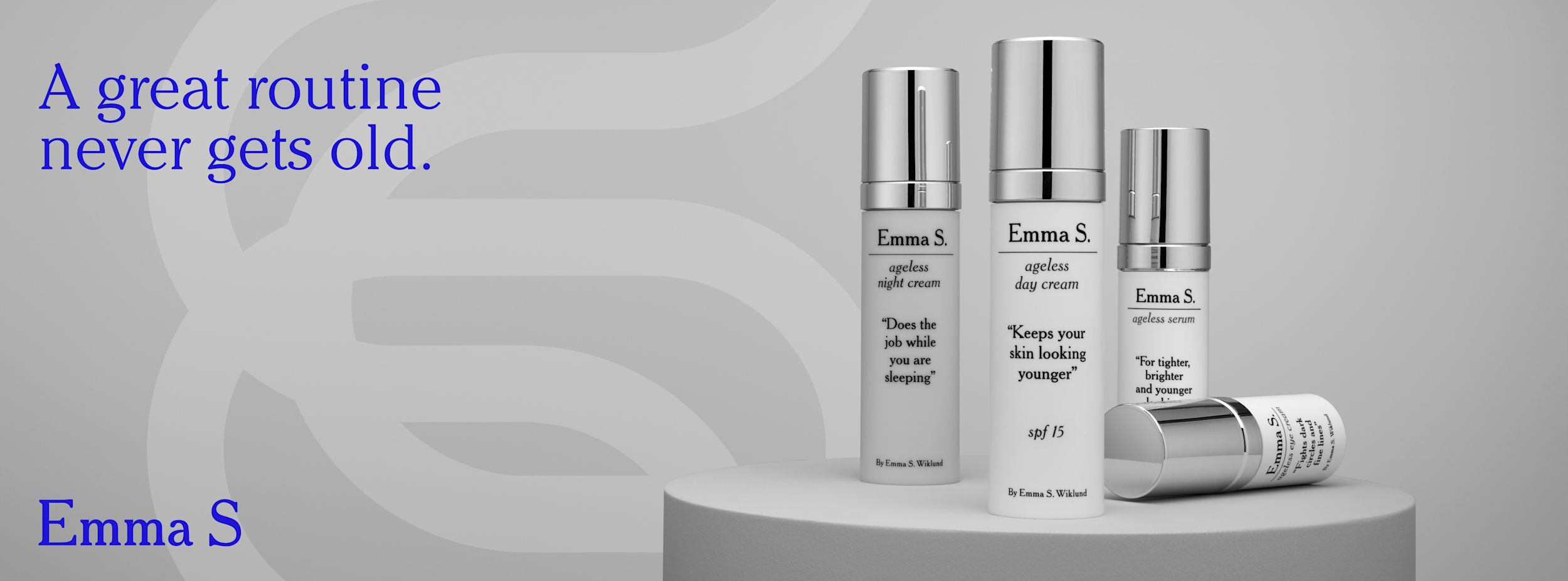 Fyra Emma S. hudvårdsprodukter står på en piedestal med texten "A great routine never gets old." och "Emma S" i blått.