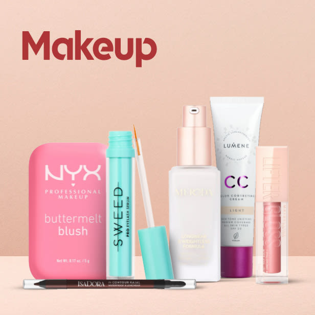 Makeupprodukter inklusive NYX buttermelt blush, Sweed Pro Eyelash Serum med borste, Meroda foundation, Lumene CC-cream och L’Oréal lipgloss på beige bakgrund.