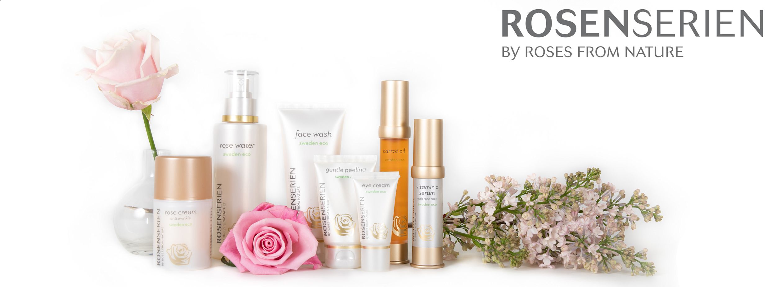 Hudvårdsprodukter från Rosenserien står uppradade med rosor och blommor som dekoration mot vit bakgrund.